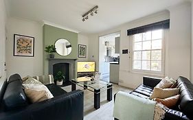 Stylish & Spacious City Centre 3-Bedroom Townhouse - Sleeps 6