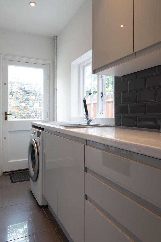 Stylish & Spacious City Centre 3-Bedroom Townhouse - Sleeps 6 Canterbury Exterior foto
