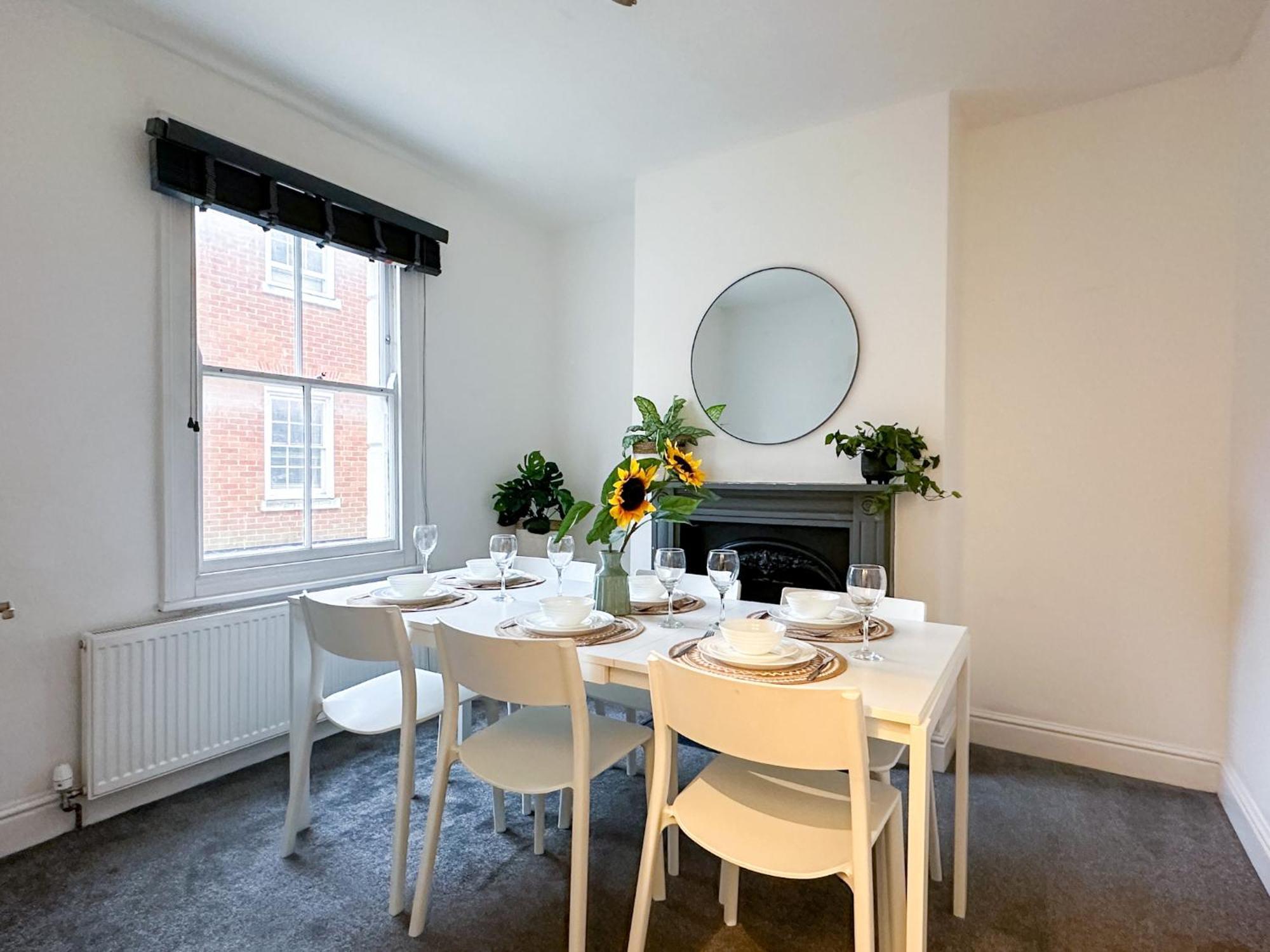 Stylish & Spacious City Centre 3-Bedroom Townhouse - Sleeps 6 Canterbury Exterior foto